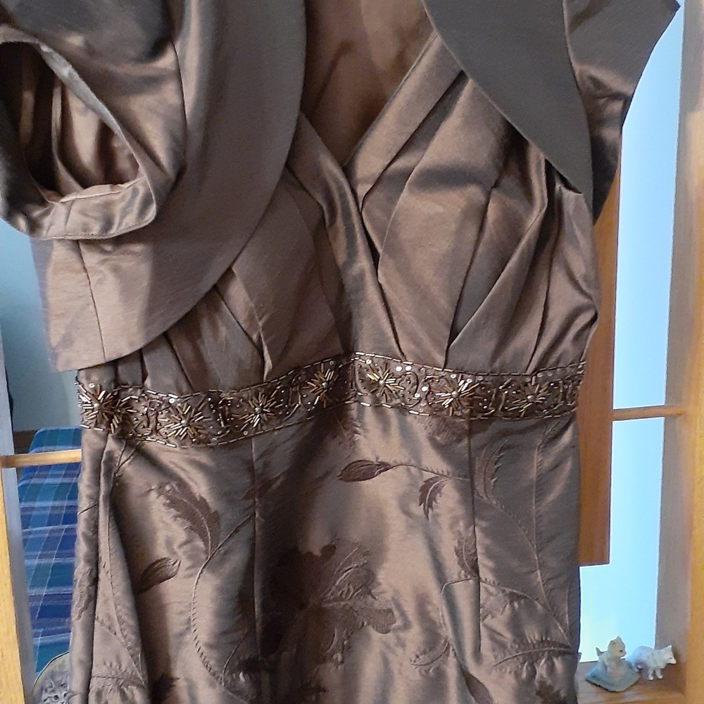 J S COLLECTION SIZE 10 BROWN BROCADE WITH BEADED WAISTLINE SHORT BOLERO JACKET.